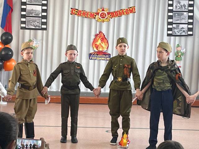 Линейка, посвященная 80-ой годовщине Победы..